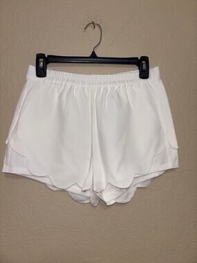 A.L.C. white scalloped hem shorts